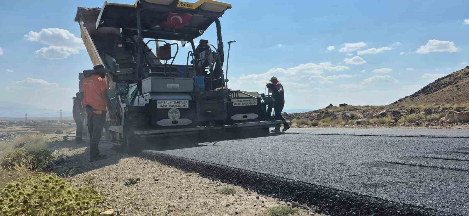 Kayseri Büyükşehir, Develi’de sıcak asfalt çalışmalarına başladı