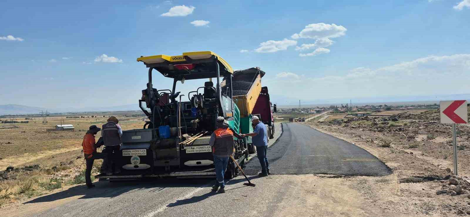 Kayseri Büyükşehir, Develi’de sıcak asfalt çalışmalarına başladı