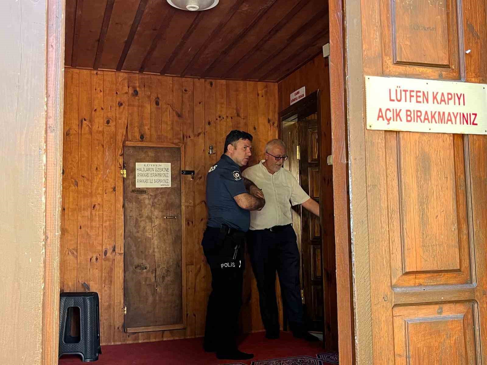 Sinop’ta tarihi camide şüpheli olay: Elektrik hattı kesildi, imam odasının kapısı zorlandı