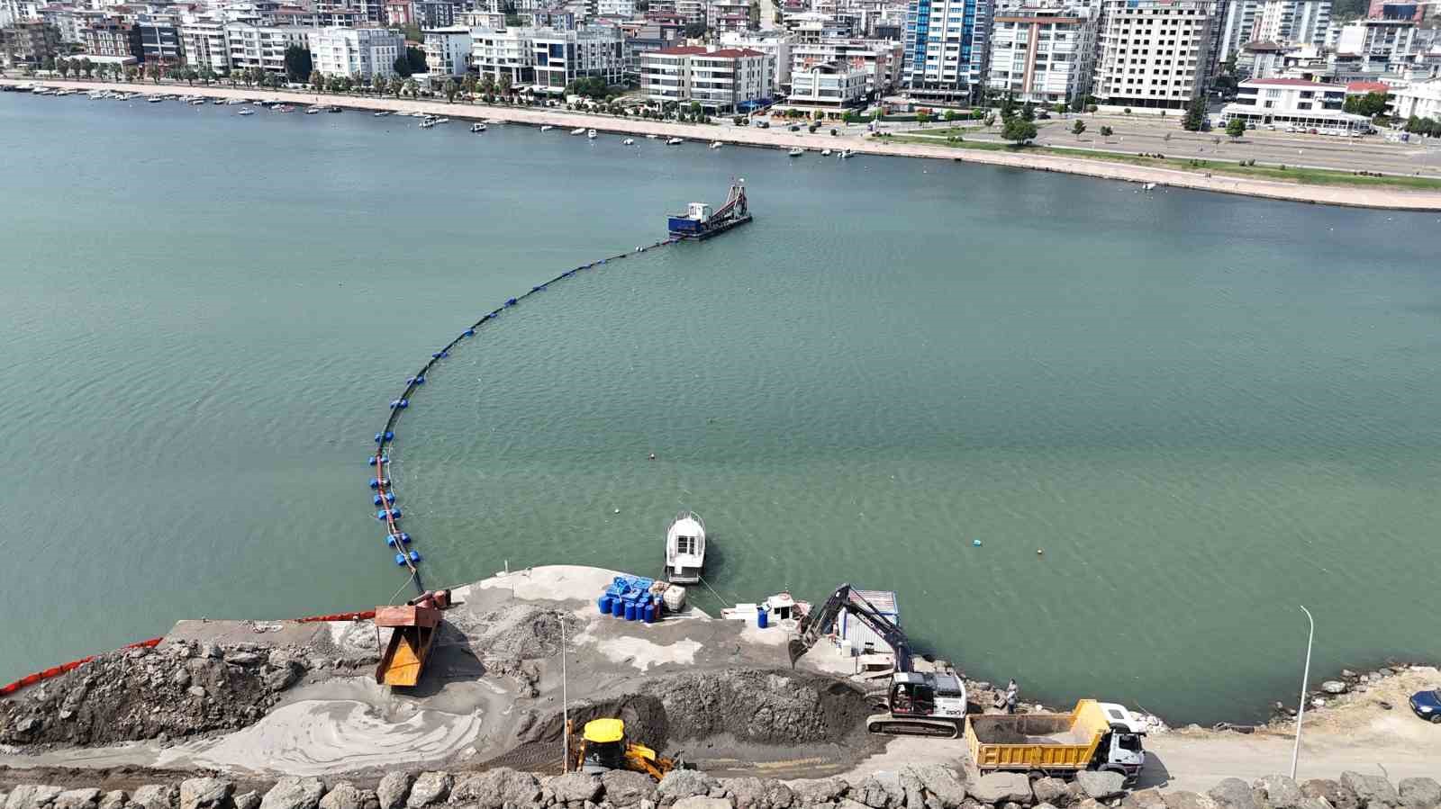 Kurupelit Yat Limanı’ndaki yosunlaşma ve koku problemine çözüm