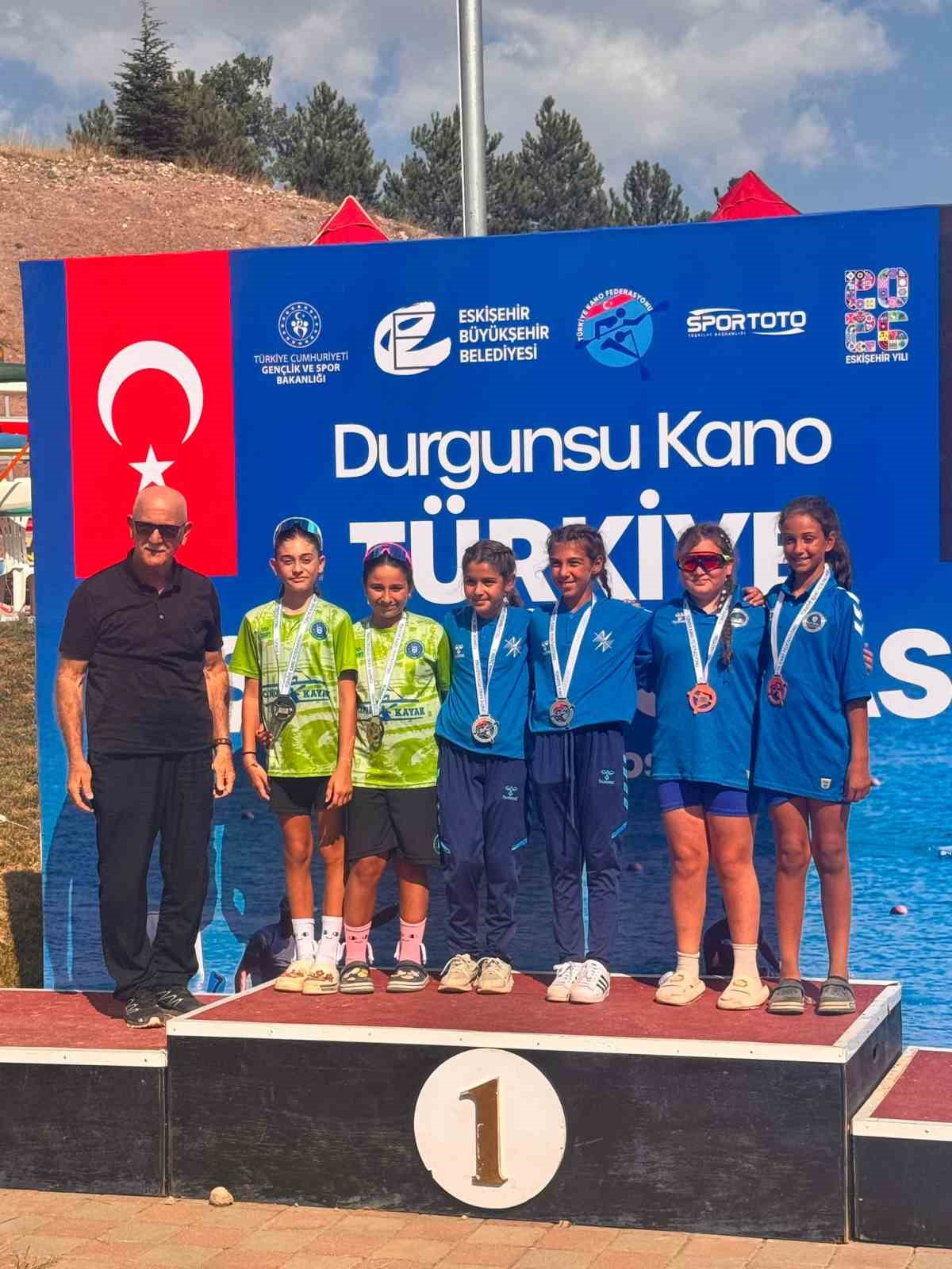 Kağıtspor’un gençleri Türkiye ve Avrupa’da parladı