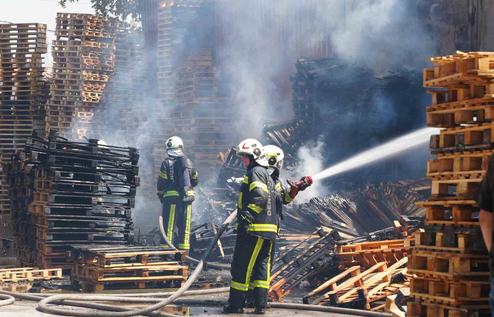 Palet fabrikasında korkutan yangın