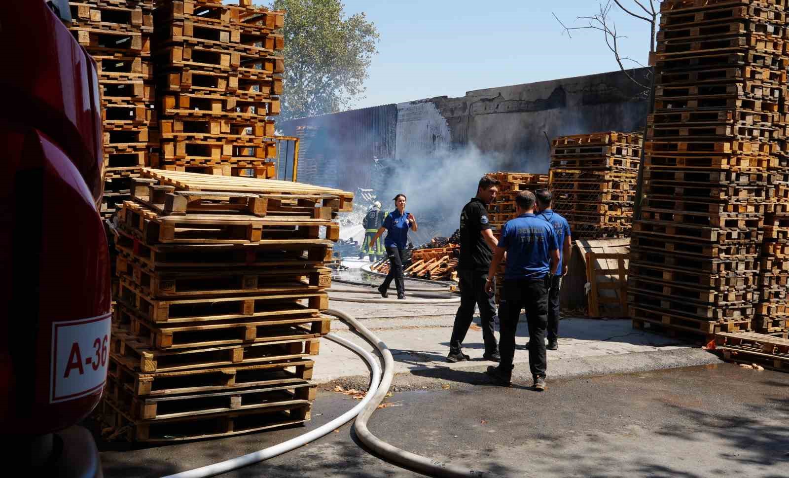Palet fabrikasında korkutan yangın