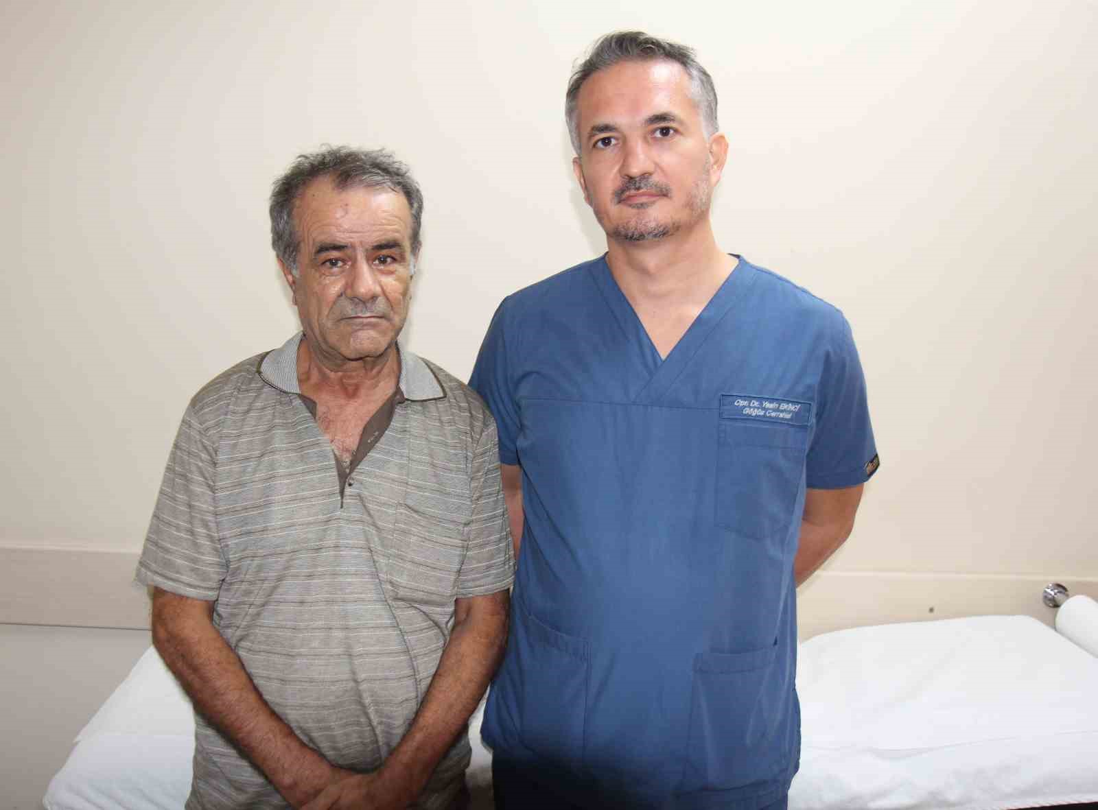 Akciğerindeki 20 santimetrelik dev balon ameliyatla alındı