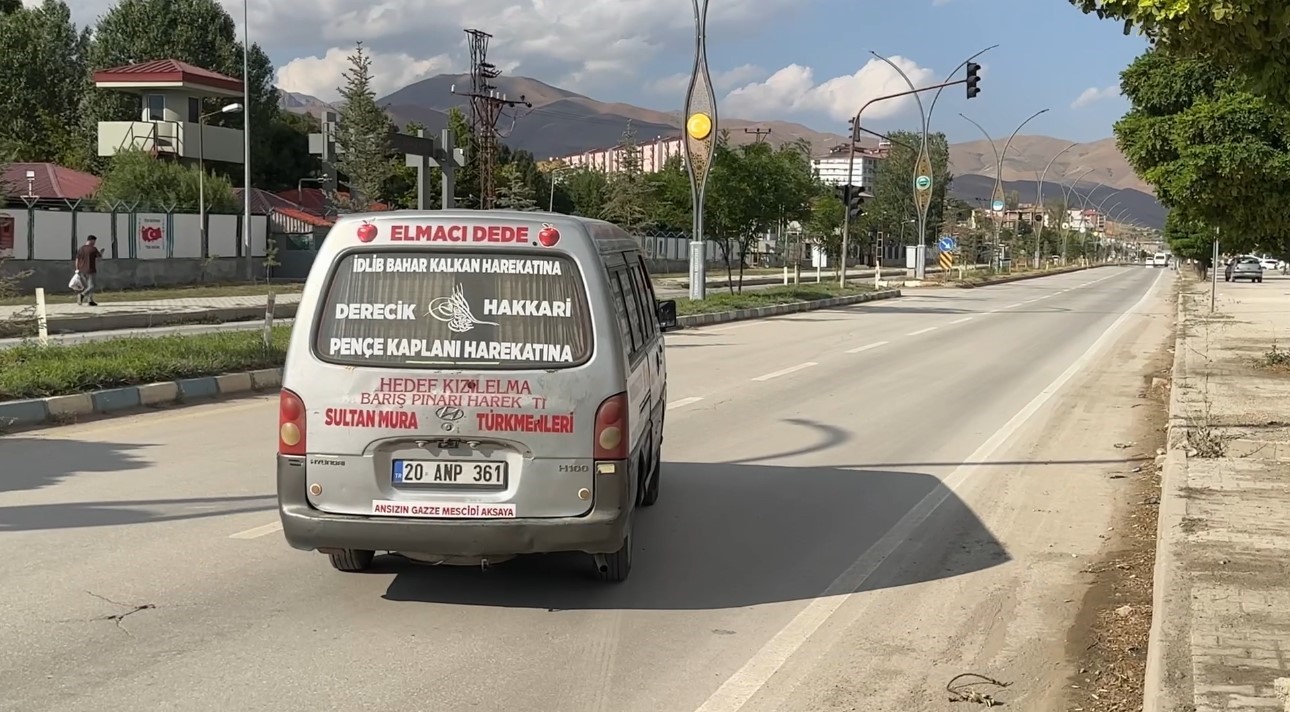 ’Elmacı Dede’ bin 800 kilometre yol kat ederek askerlere üzüm getirdi