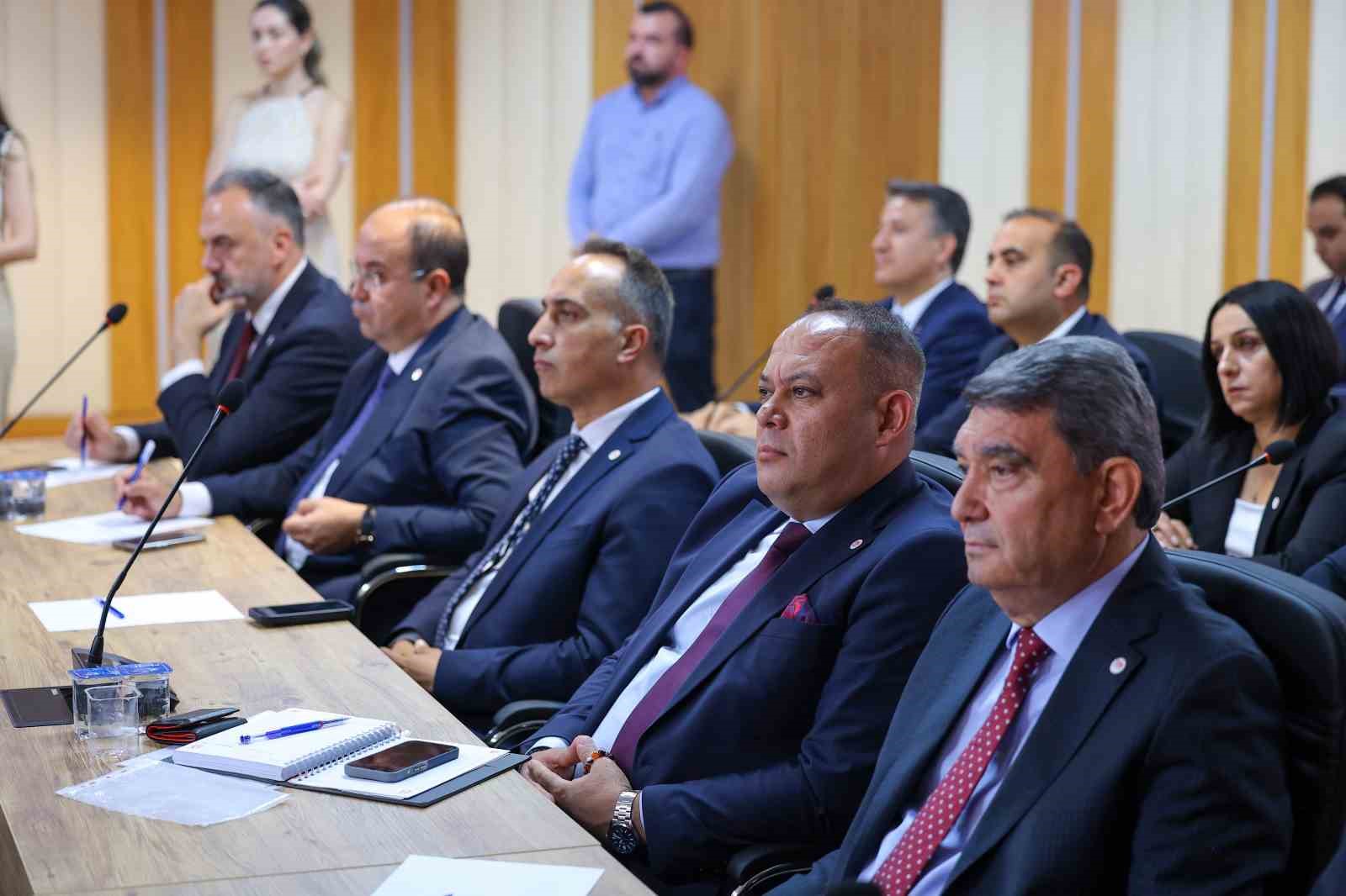 YENİ Parti Genel Başkanı Özgür Özel "7 Söz"le yeni sloganlarını açıkladı