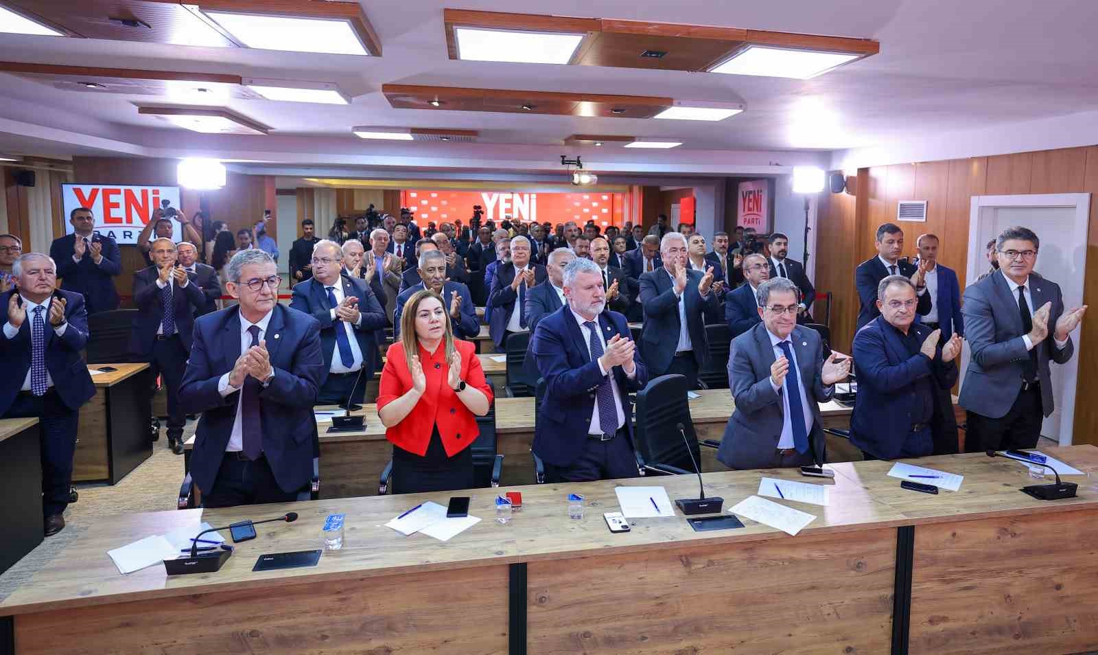 YENİ Parti Genel Başkanı Özgür Özel "7 Söz"le yeni sloganlarını açıkladı