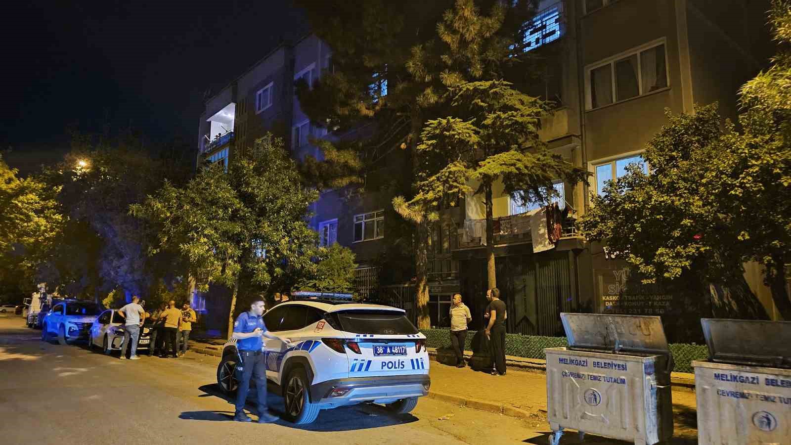 Tartıştığı üvey babasını bıçaklayarak ağır yaraladı
