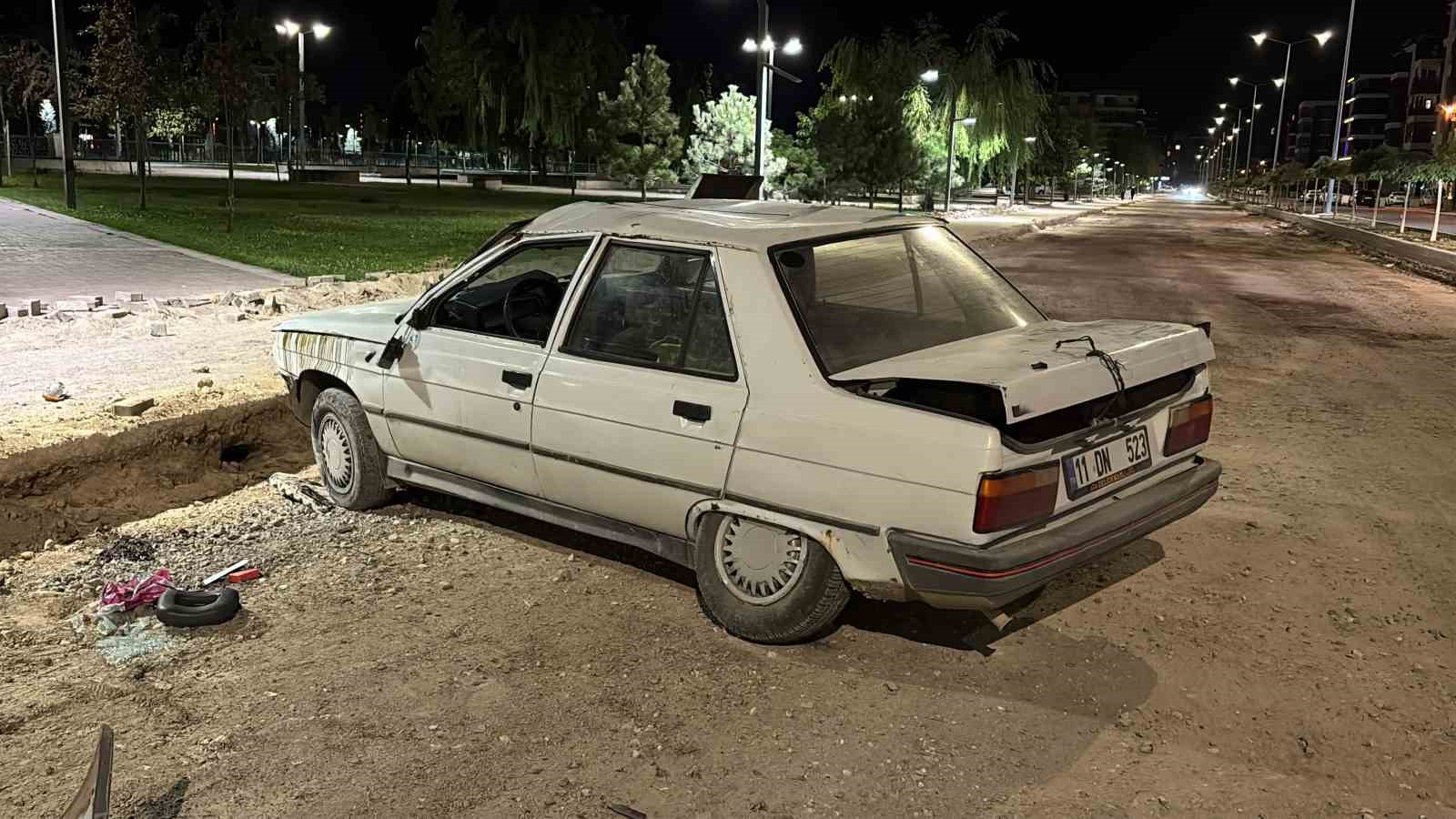 Takla atan otomobilden burnu bile kanamadan çıktı