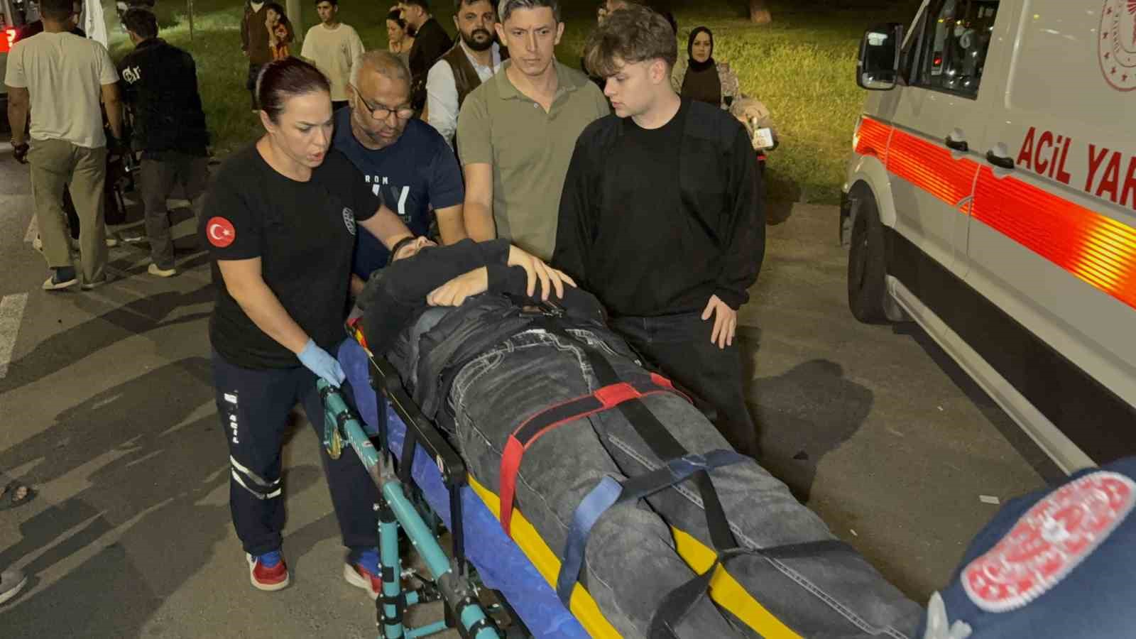 İki motosiklet ve otomobilin karıştığı zincirleme kazada 2 kişi yaralandı