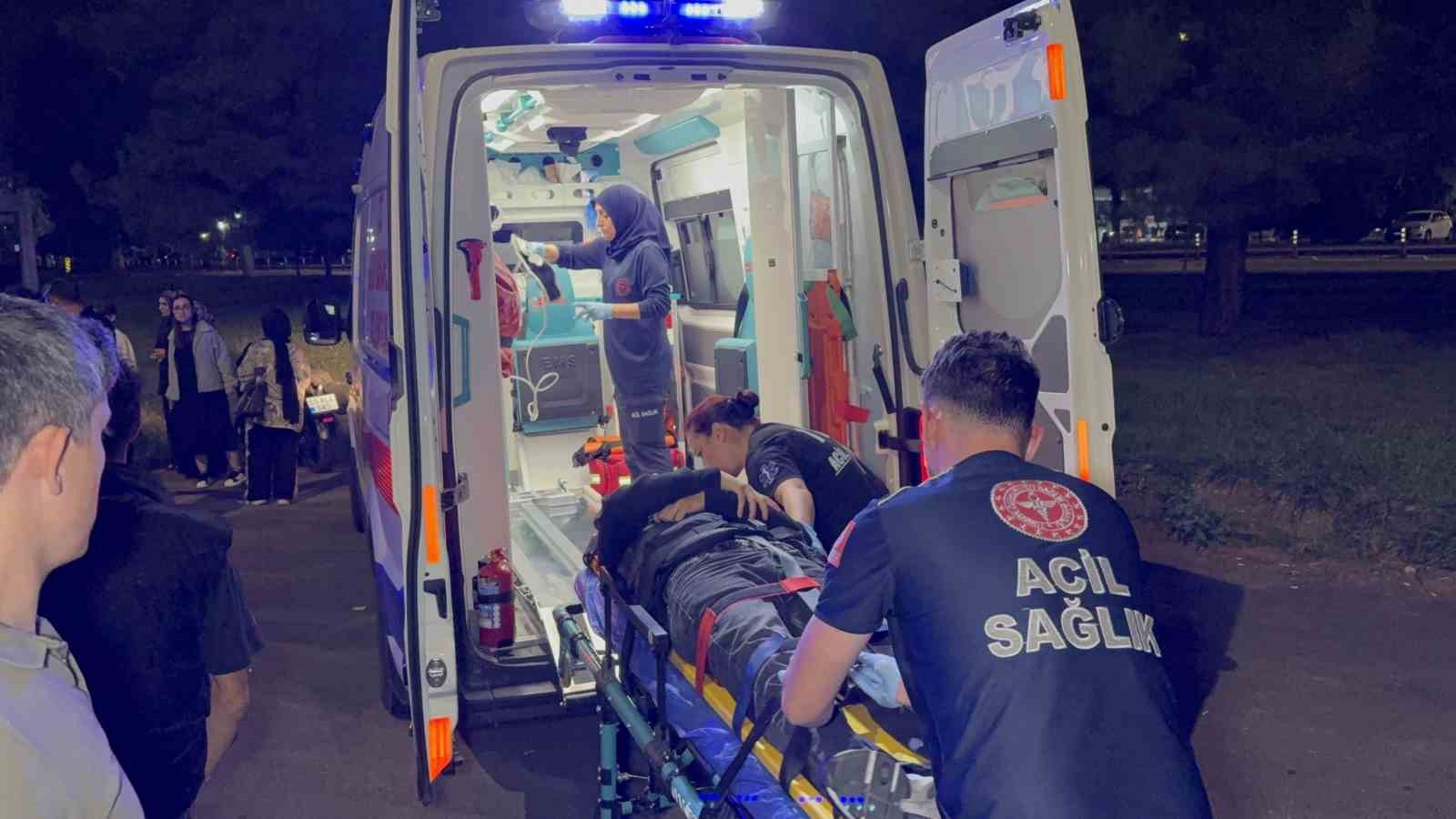 İki motosiklet ve otomobilin karıştığı zincirleme kazada 2 kişi yaralandı