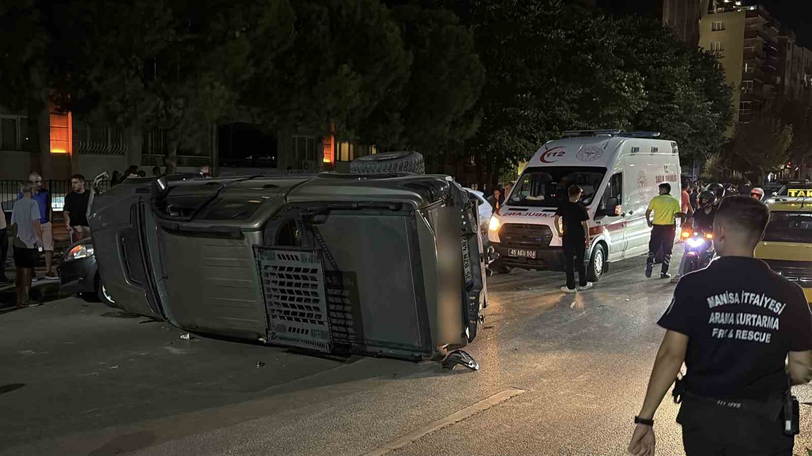 Makas atan sürücü 5 araca çarpıp kayıplara karıştı