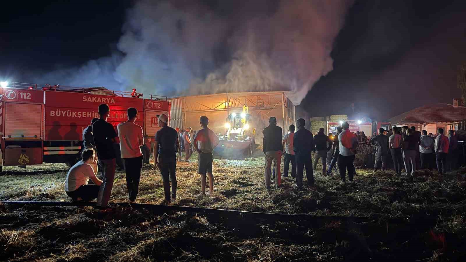 Samanlık alev alev yandı, 4 kişi dumandan etkilendi