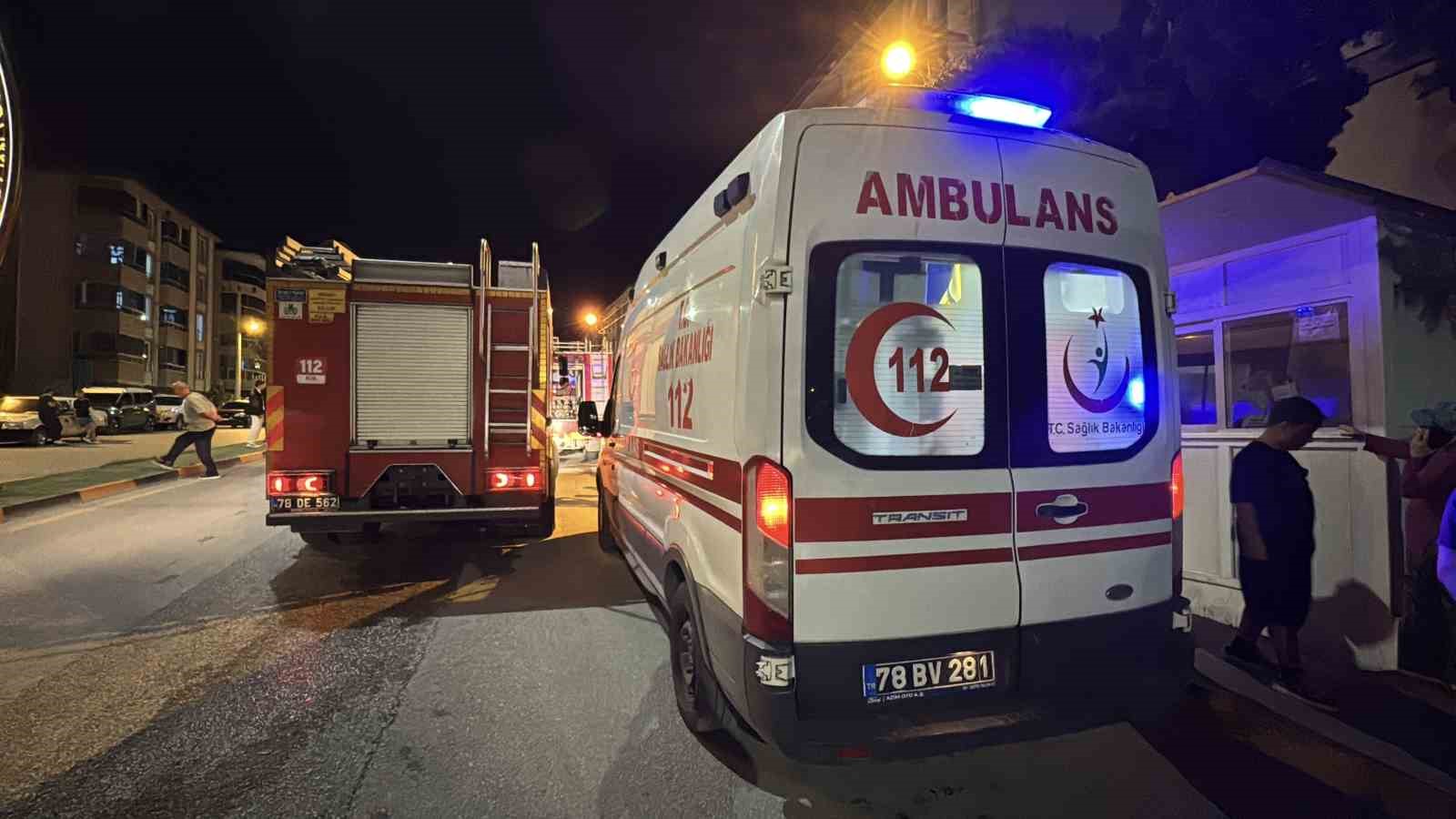 Karabük’te apartman yangınında 2 kişi dumandan etkilendi