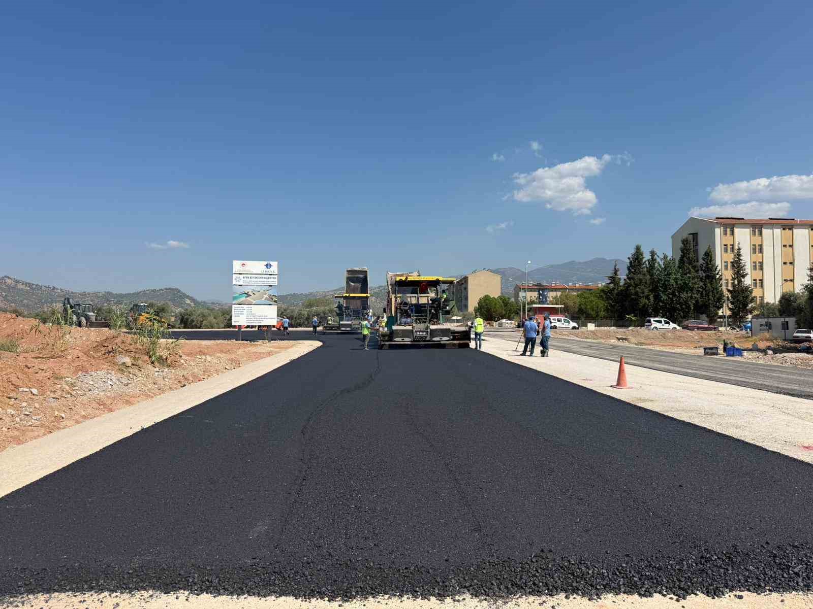 Aydın Büyükşehir 17 ilçede çalışmalarına devam ediyor