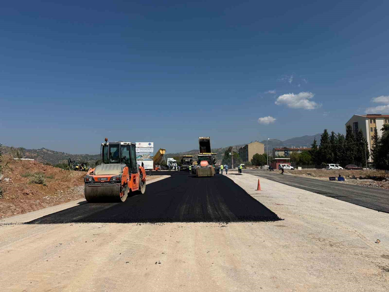 Aydın Büyükşehir 17 ilçede çalışmalarına devam ediyor