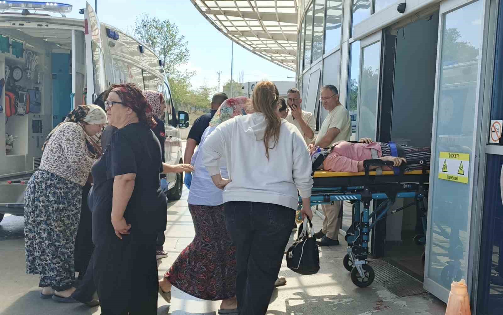 Bafra’da traktörün römorku devrildi: 6 yaralı