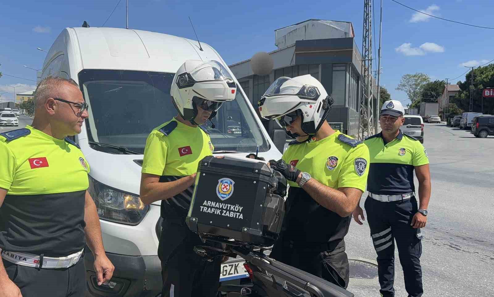 Arnavutköy’de onlarca bozuk balığı çayırlık alana döktü: 40 bin lira ceza