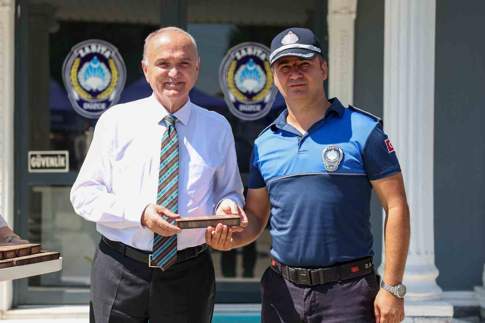 Başkan Özlü’den zabıta personeline tespih