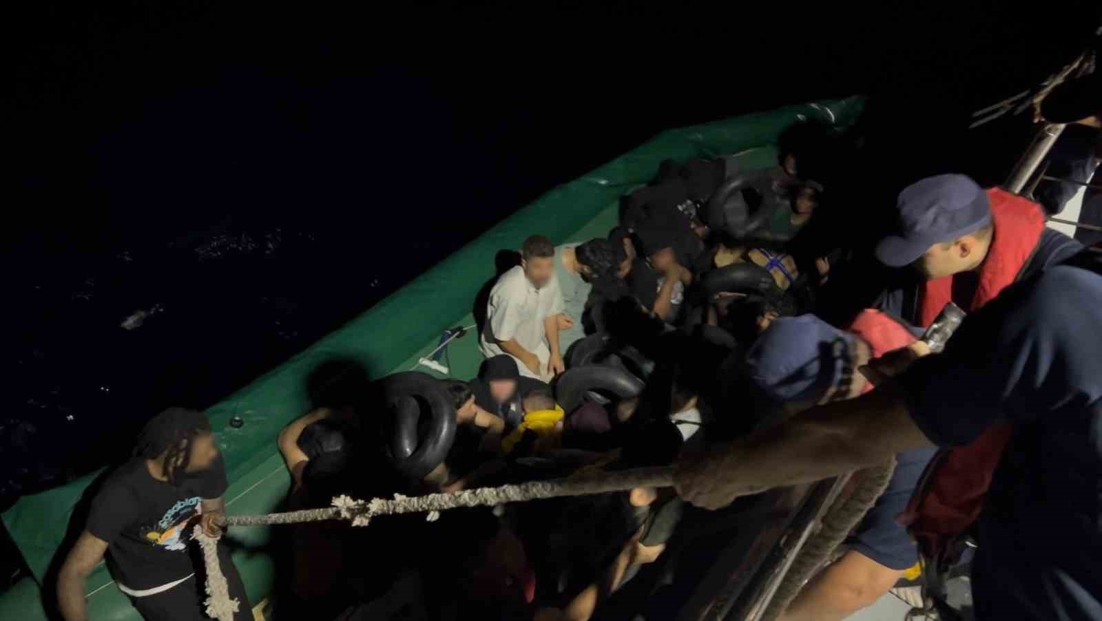 İzmir’de 56 düzensiz göçmen yakalandı, 20 göçmen kurtarıldı