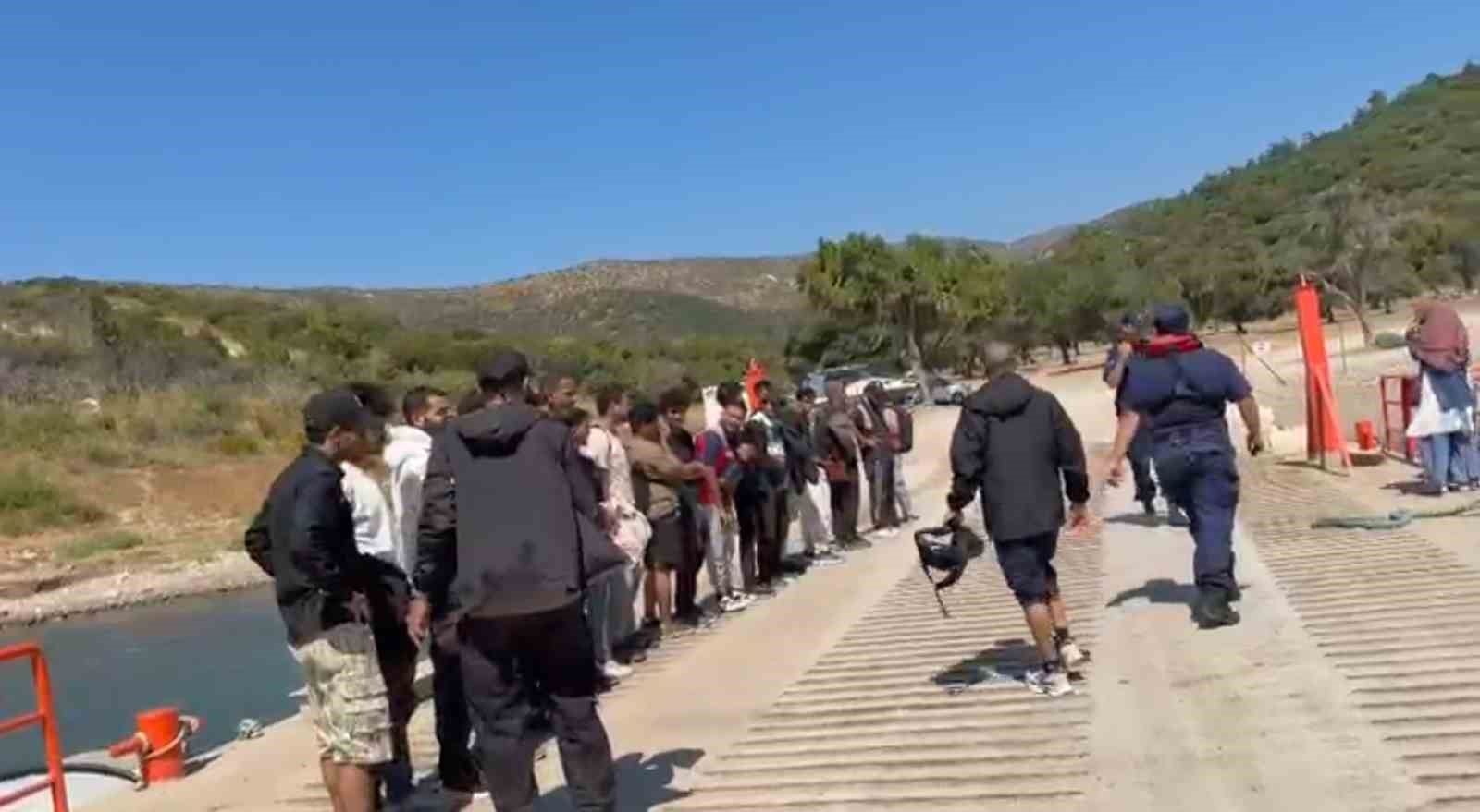 İzmir’de 56 düzensiz göçmen yakalandı, 20 göçmen kurtarıldı