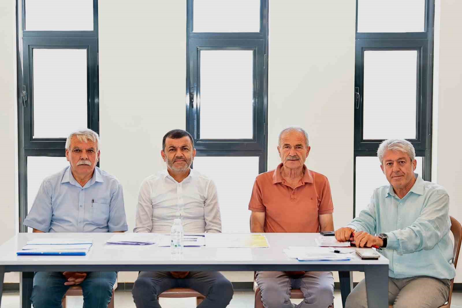 Honaz’da muhtarlarla buluşan Çavuşoğlu; "Birlikte karar vereceğiz, birlikte çalışacağız"