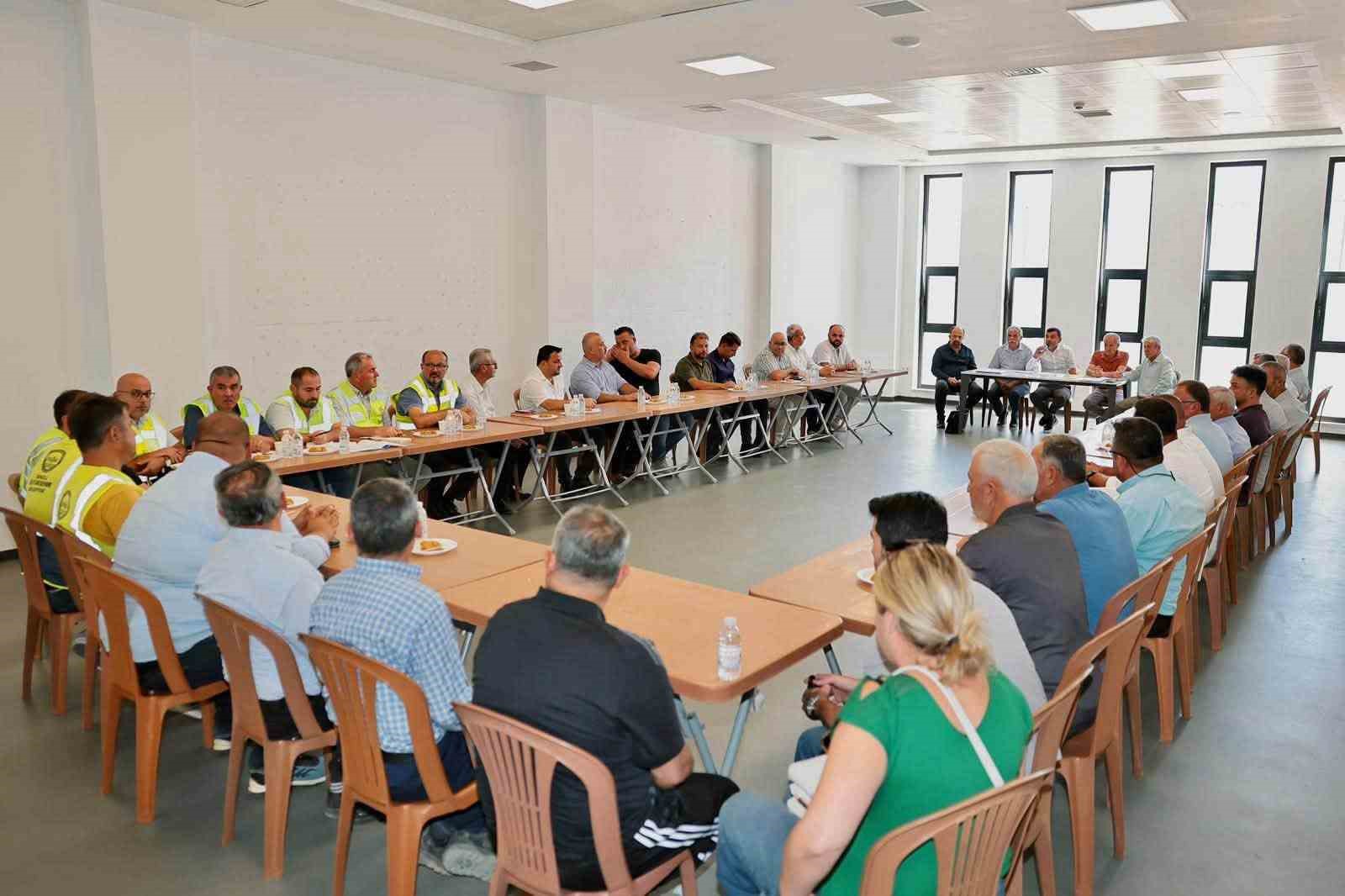 Honaz’da muhtarlarla buluşan Çavuşoğlu; "Birlikte karar vereceğiz, birlikte çalışacağız"