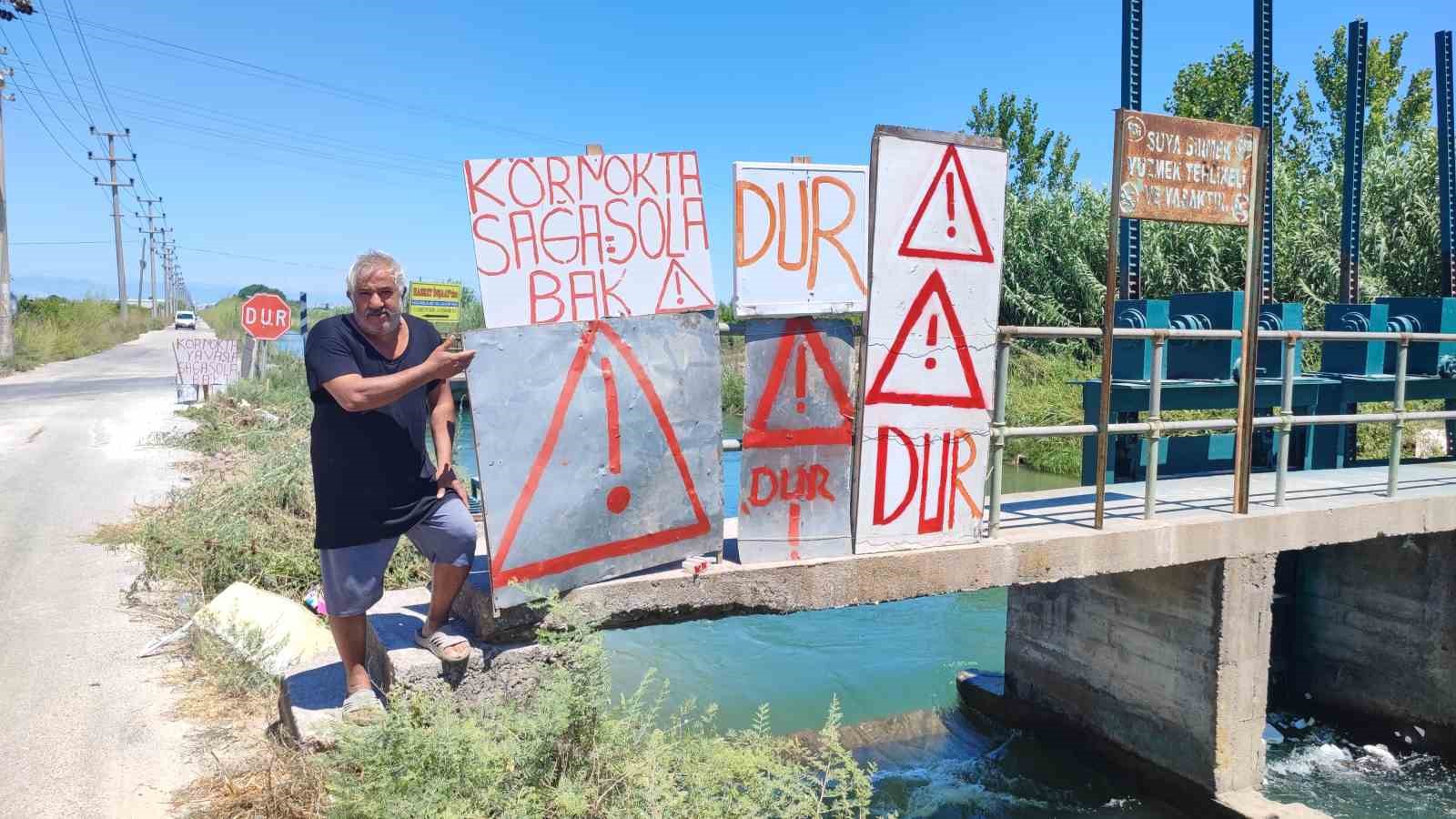 Kazaların adresinde vatandaşın ilginç çözümü: Kendi imkanlarıyla uyarı levhası yaptı