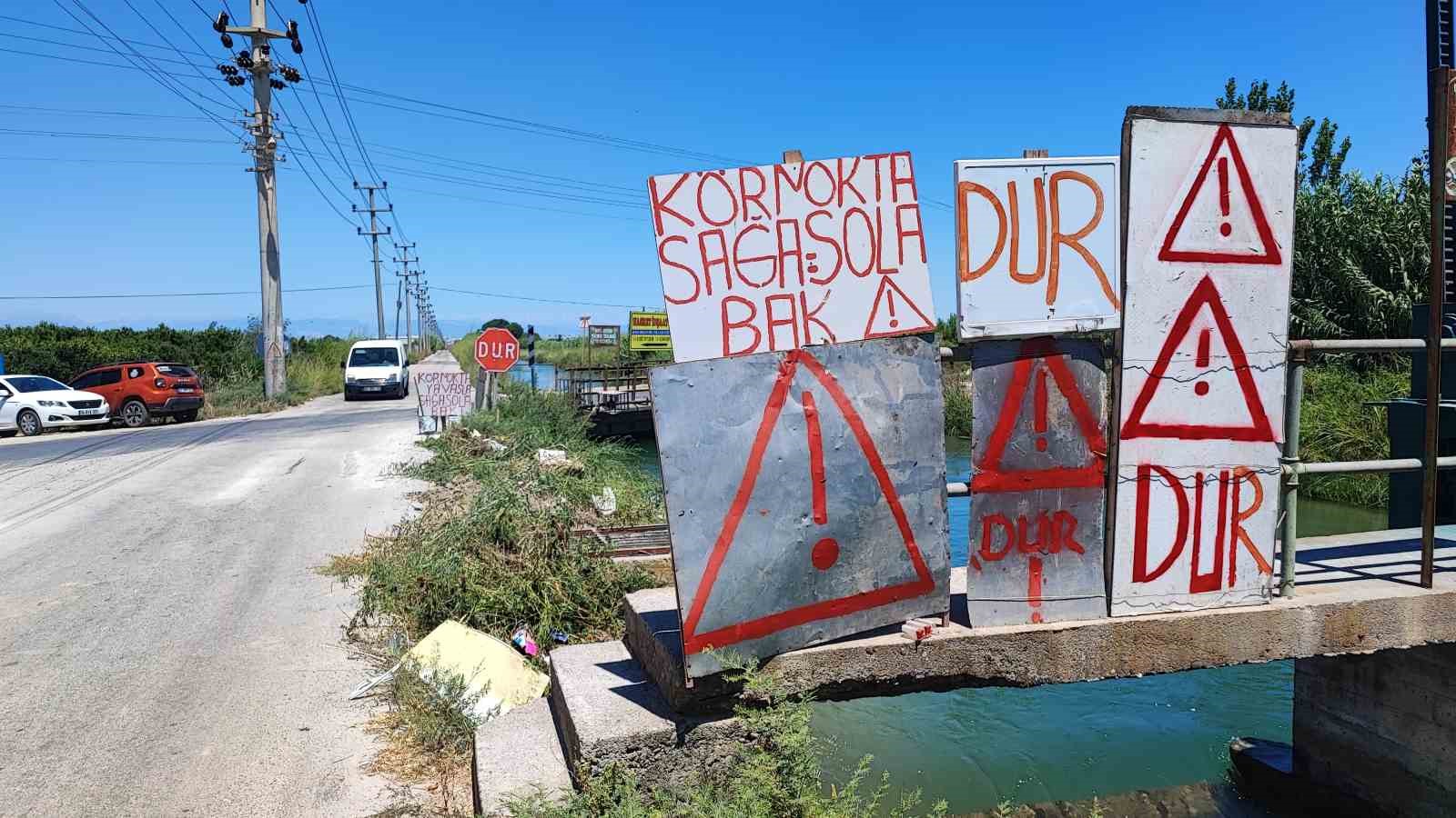 Kazaların adresinde vatandaşın ilginç çözümü: Kendi imkanlarıyla uyarı levhası yaptı