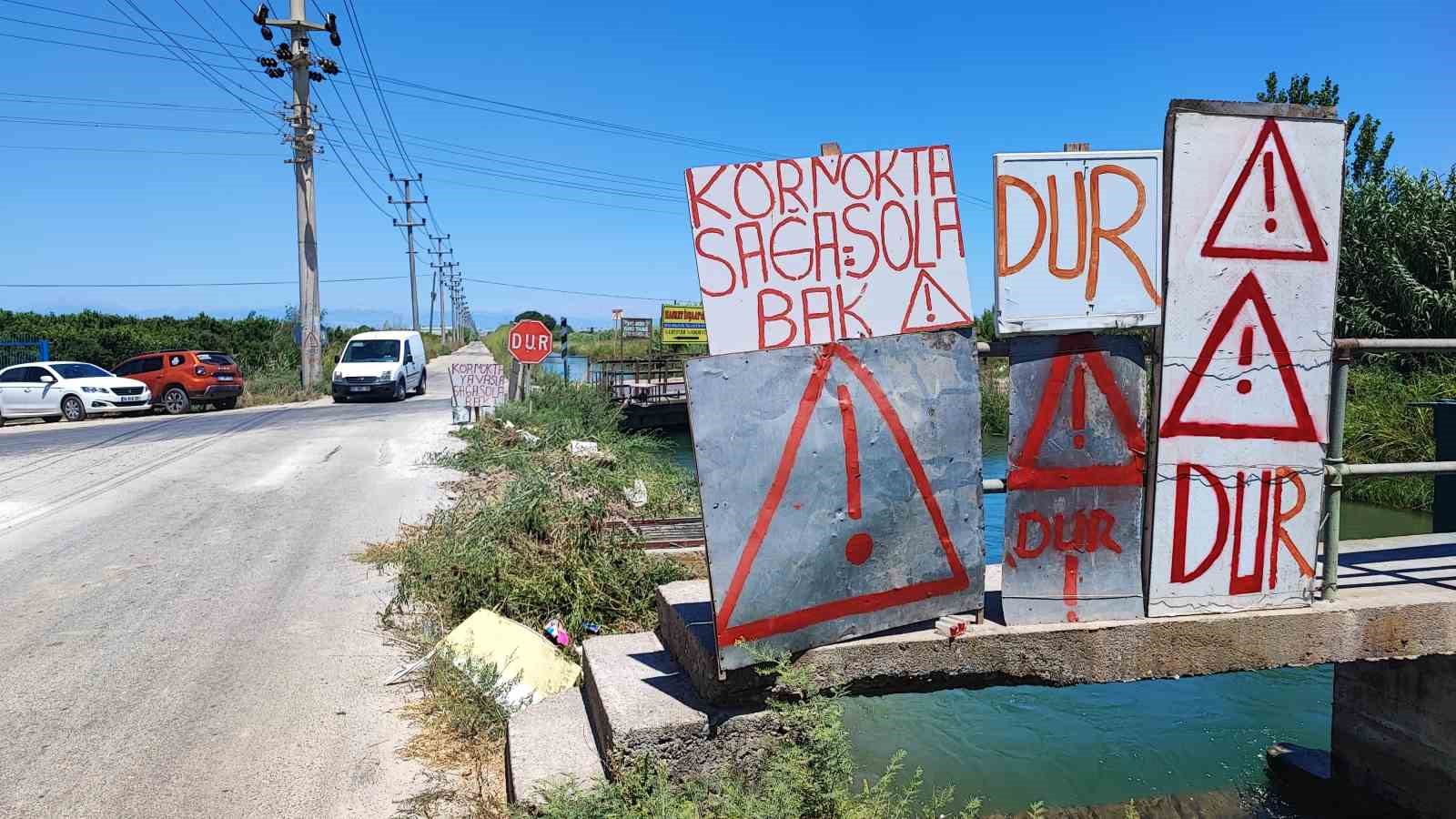 Kazaların adresinde vatandaşın ilginç çözümü: Kendi imkanlarıyla uyarı levhası yaptı