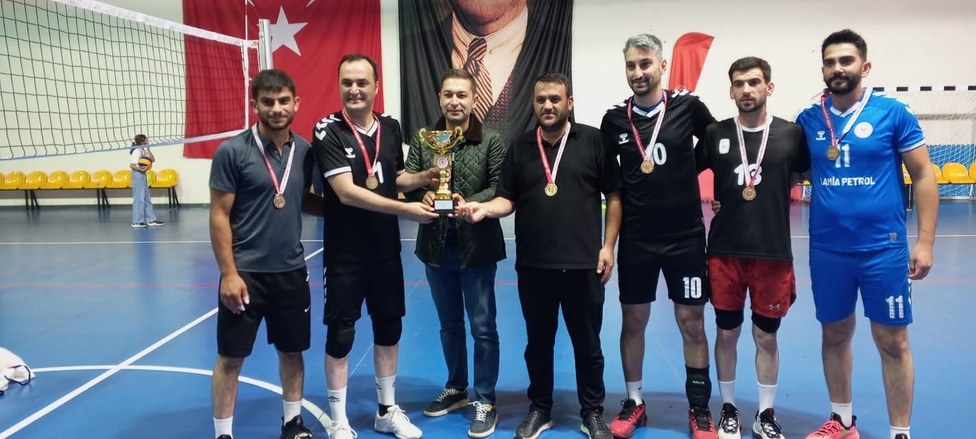Aydıntepe’de 30 Ağustos Zafer Kupası’nın şampiyonu Yakutiye Gençlik oldu