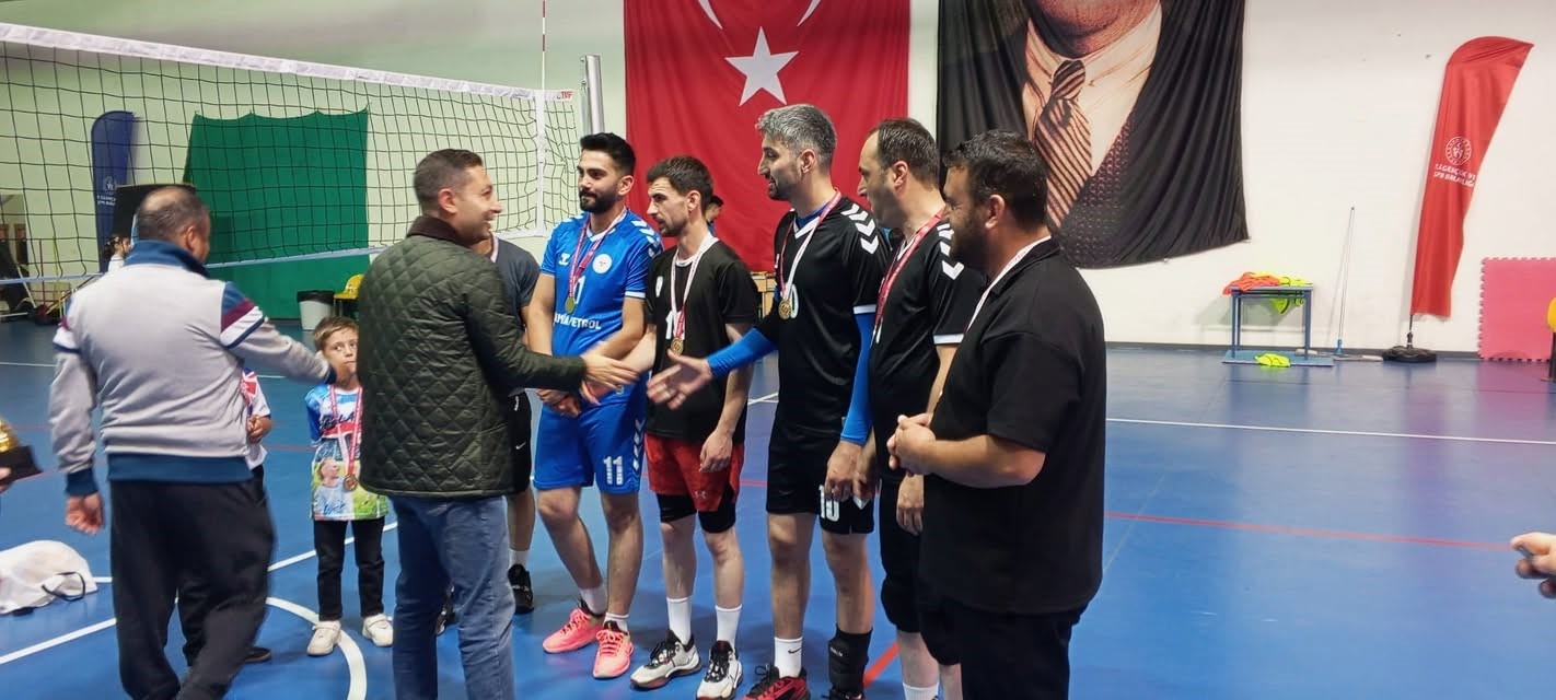 Aydıntepe’de 30 Ağustos Zafer Kupası’nın şampiyonu Yakutiye Gençlik oldu
