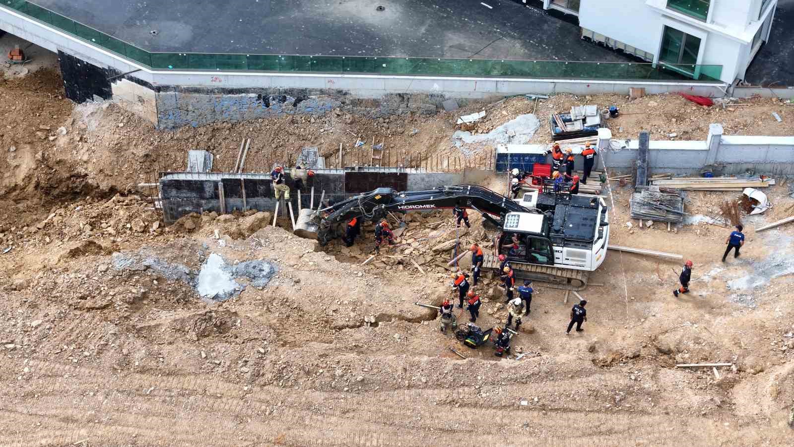 Başakşehir’de inşaatta göçük: 1 işçi toprak altında