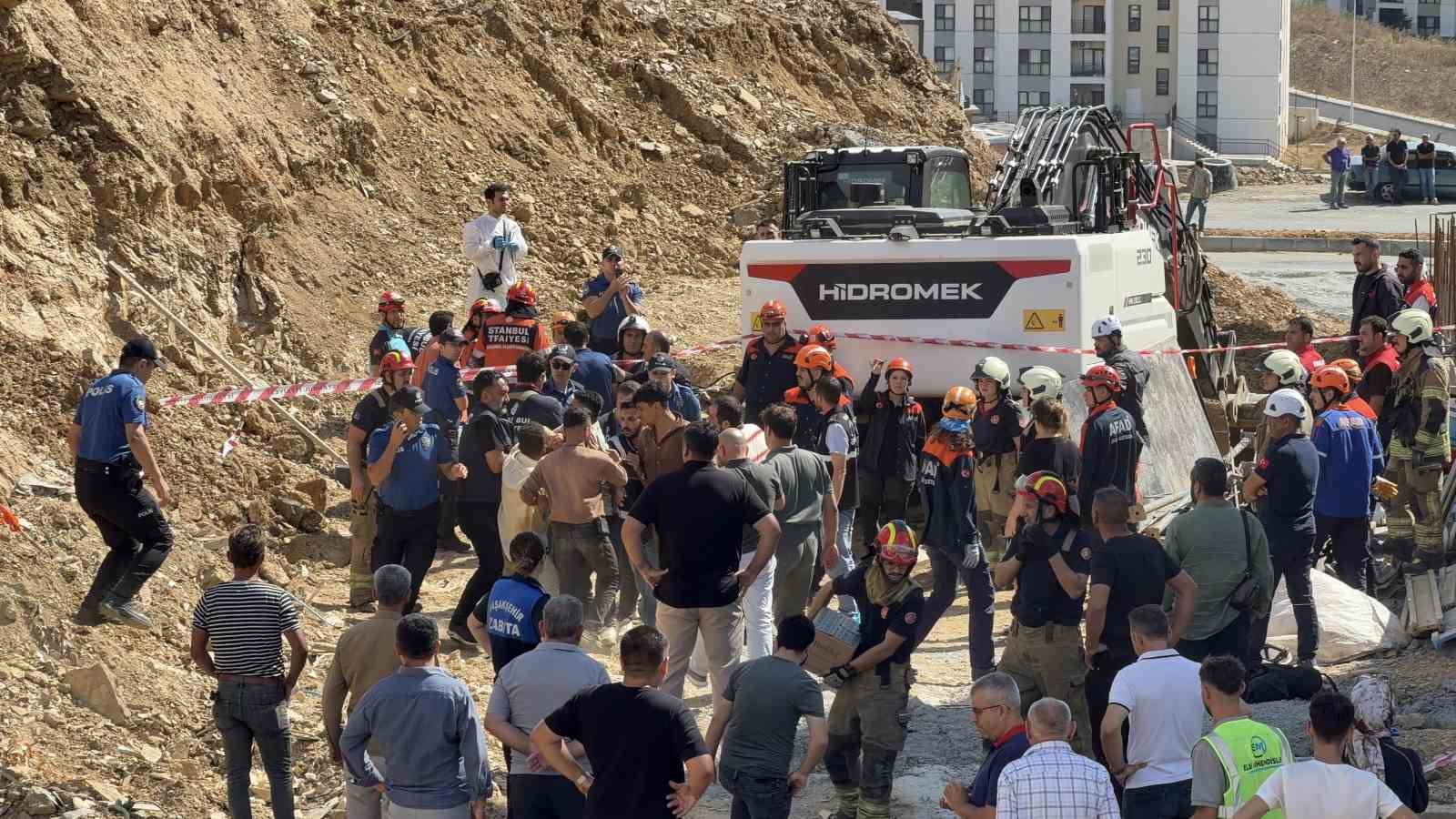 Başakşehir’de inşaatta göçük: 1 işçi toprak altında