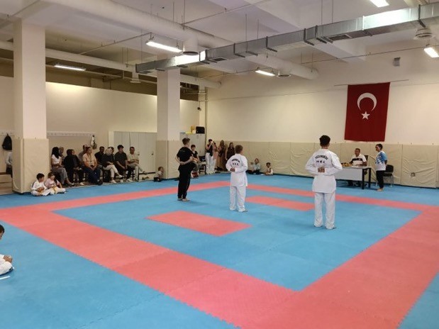 Çocuk Evleri Sitesinde kalan sporcu, kuşak sınavını başarıyla geçti