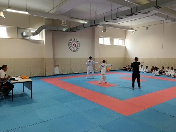 Çocuk Evleri Sitesinde kalan sporcu, kuşak sınavını başarıyla geçti