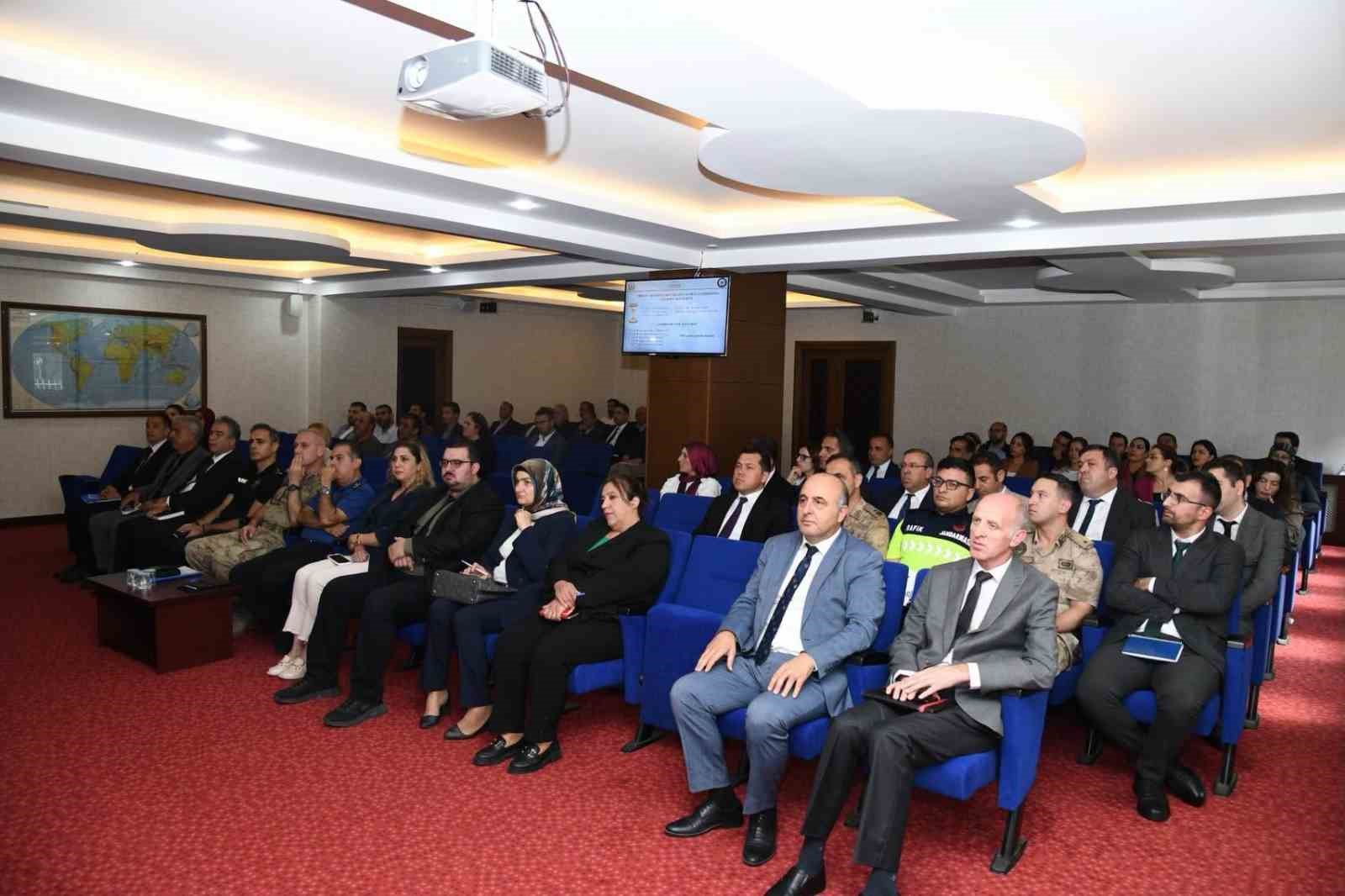 Ardahan’da 2026-2027 eğitim öğretim yılı okul güvenliği toplantısı yapıldı