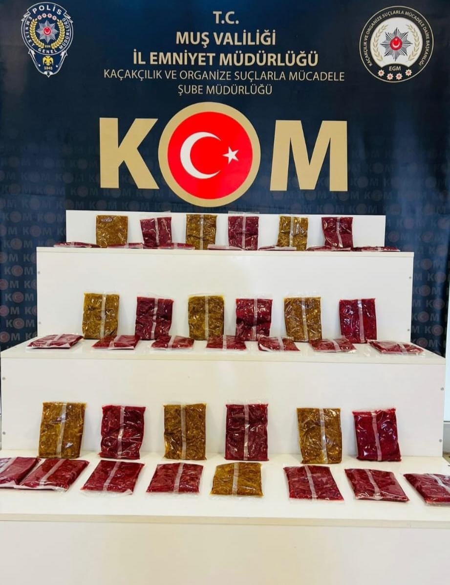 Muş’ta kaçakçılık operasyonu: 98 adet cep telefonu, 11 adet tablet ve 20 kilo nargile tütünü ele geçirildi
