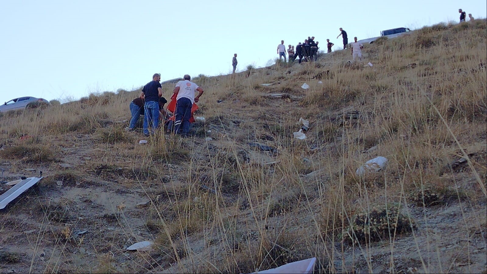 Elazığ’da minibüs uçuruma yuvarlandı: Yaralılar var