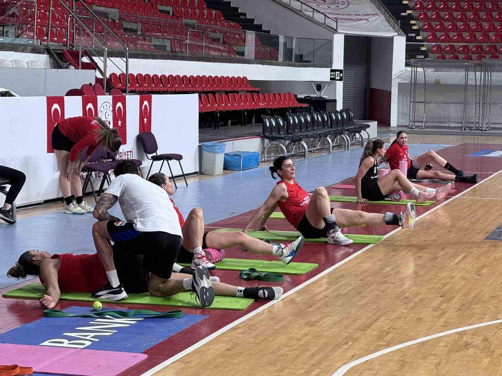 Melikgazi Kayseri Basketbol ile Memorial Kayseri Hastanesi sponsorluk anlaşması imzaladı