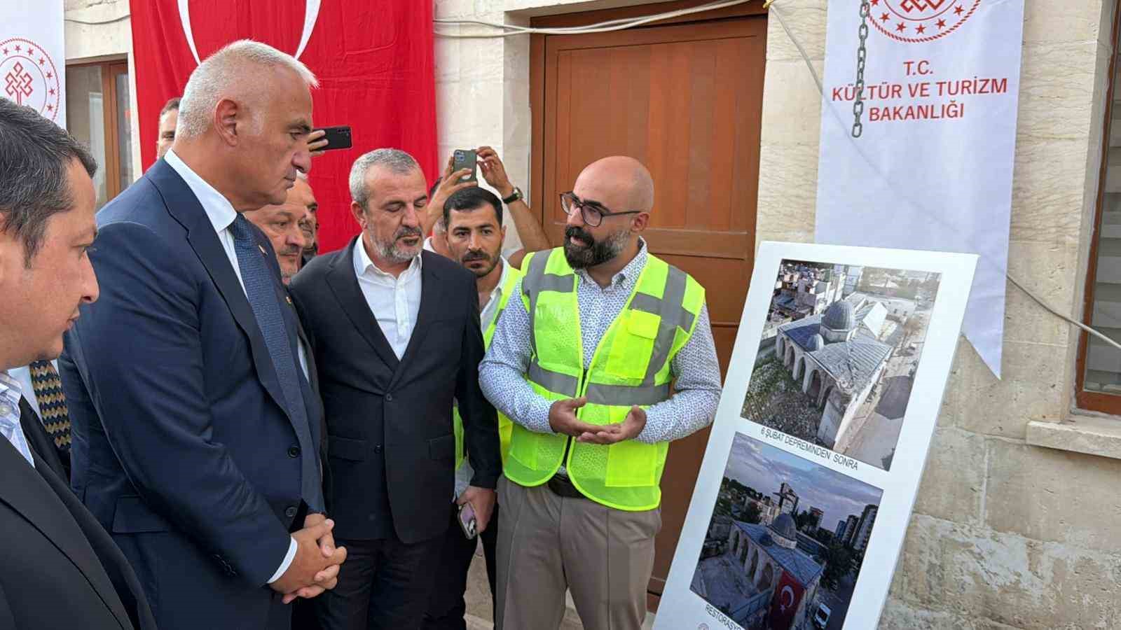 Depremde hasar gören tarihi Musalla Camii yeniden ibadete açıldı
