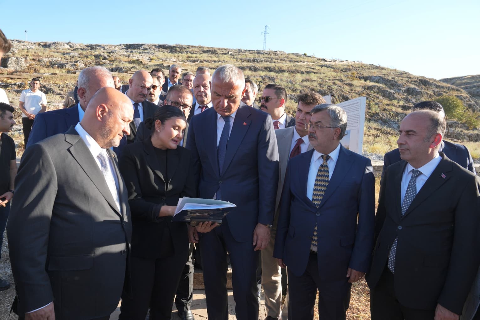 Bakan Ersoy, Perre Antik Kenti’nde yürütülen çalışmaları yerinde inceledi