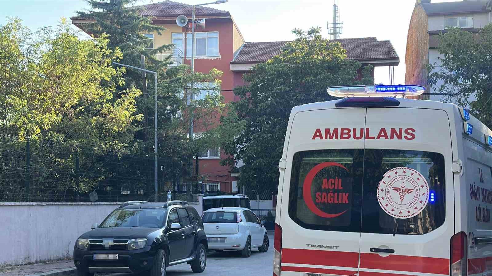 Kendisine zarar verdiğini ihbar eden kadın, araçta fenalaşmış halde bulundu