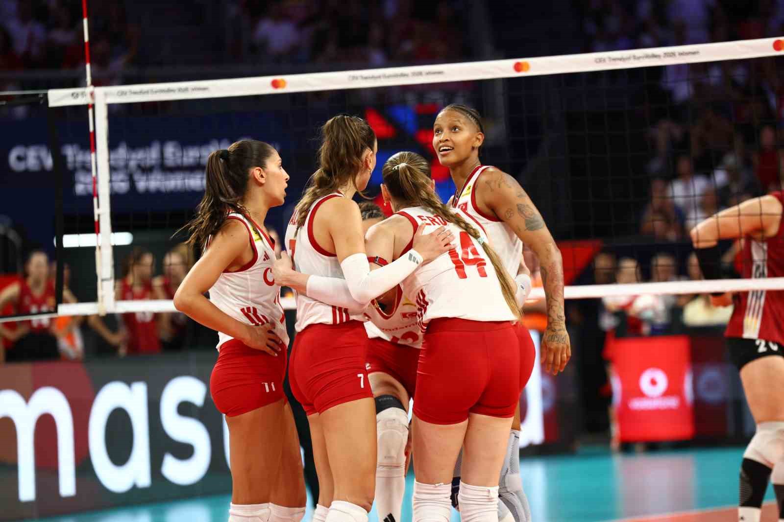 A Milli Kadın Voleybol Takımı, Avrupa Şampiyonası’nda yarı finale yükseldi