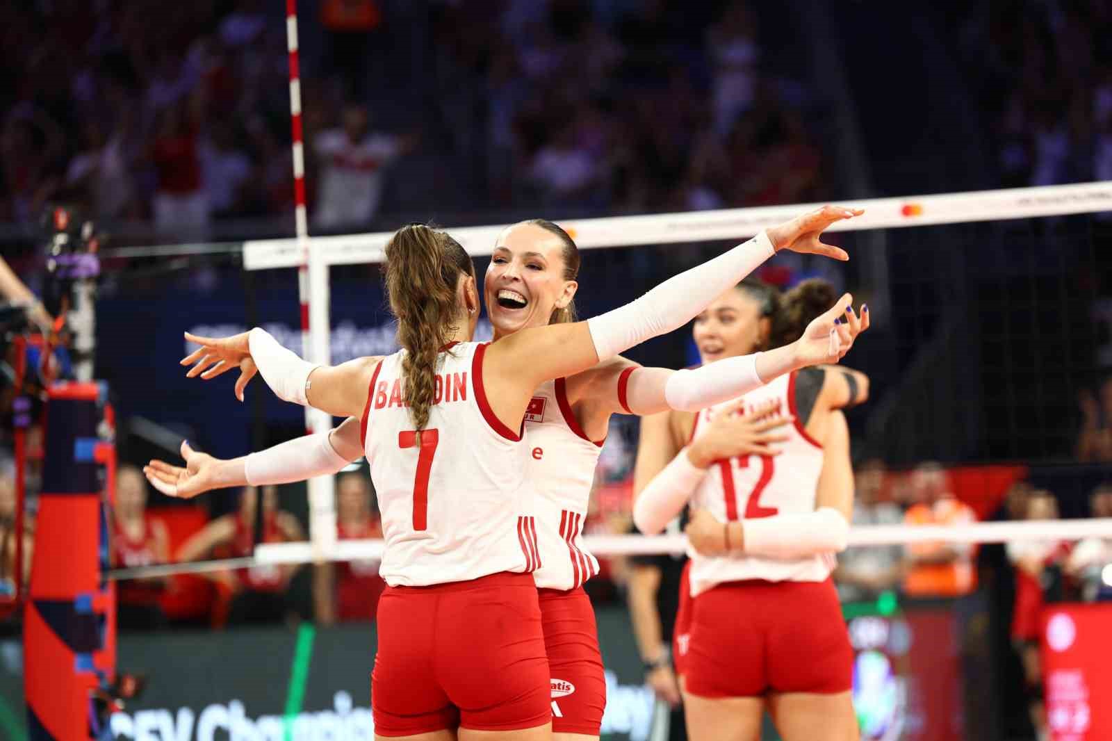 A Milli Kadın Voleybol Takımı, Avrupa Şampiyonası’nda yarı finale yükseldi