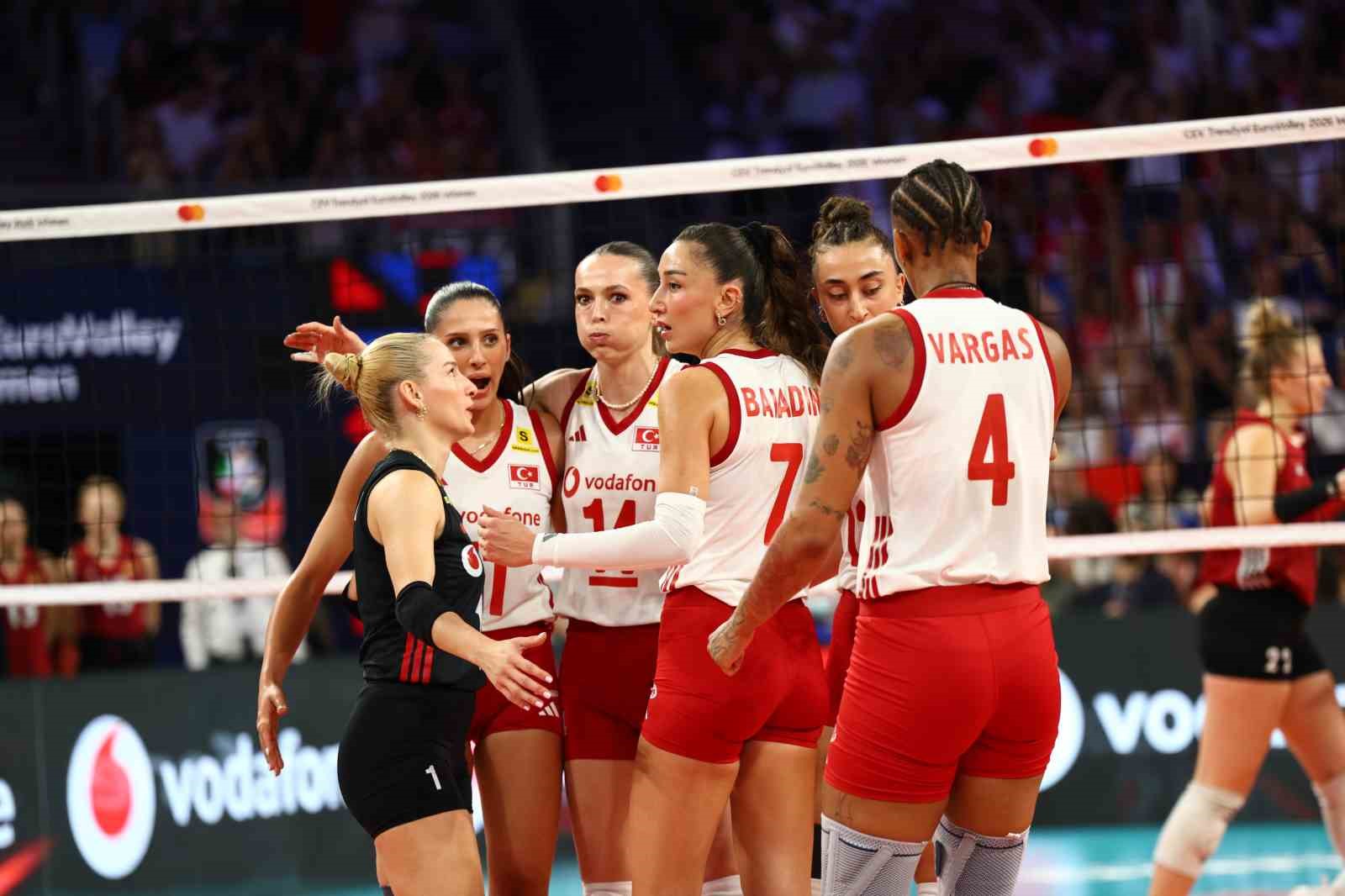 A Milli Kadın Voleybol Takımı, Avrupa Şampiyonası’nda yarı finale yükseldi