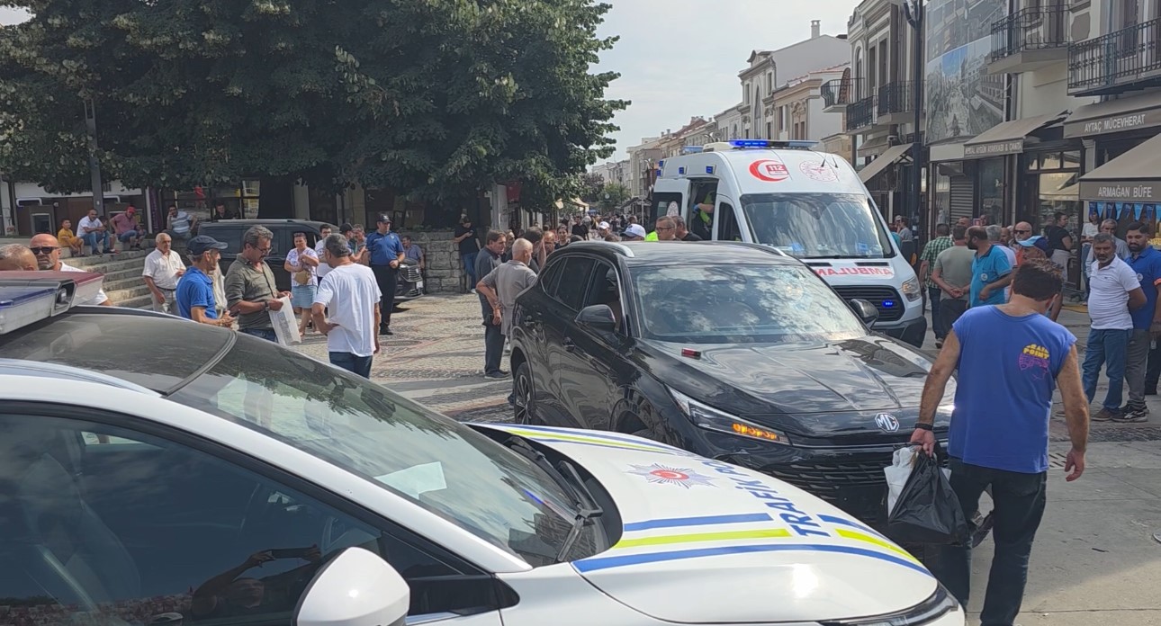 İş yerinin tabela ve tentesine çarptı, alkolmetreyi üflemek yerine içine çekti