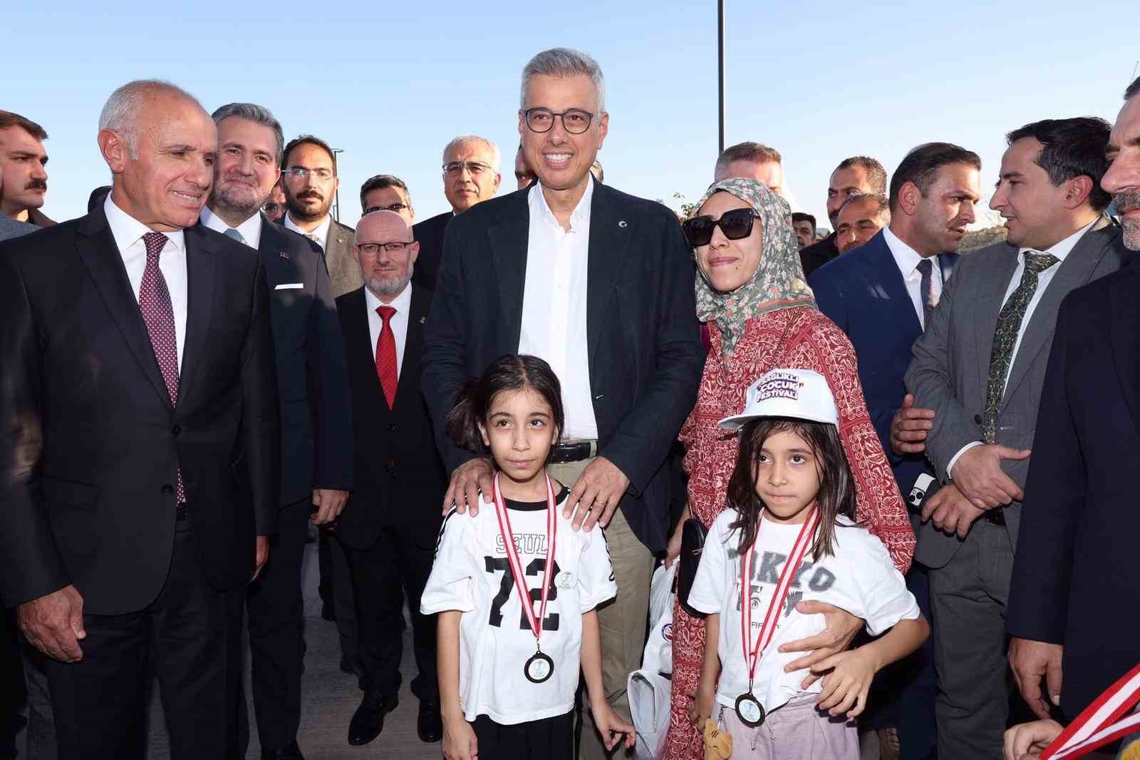 Bakan Memişoğlu: "Bugün yaklaşık 3 kişiden 1’i maalesef sigara içiyor"