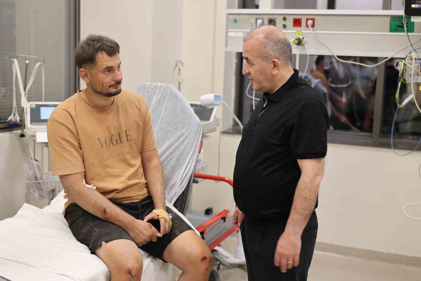 Vali Hatipoğlu hastanedeki yaralıları ziyaret etti