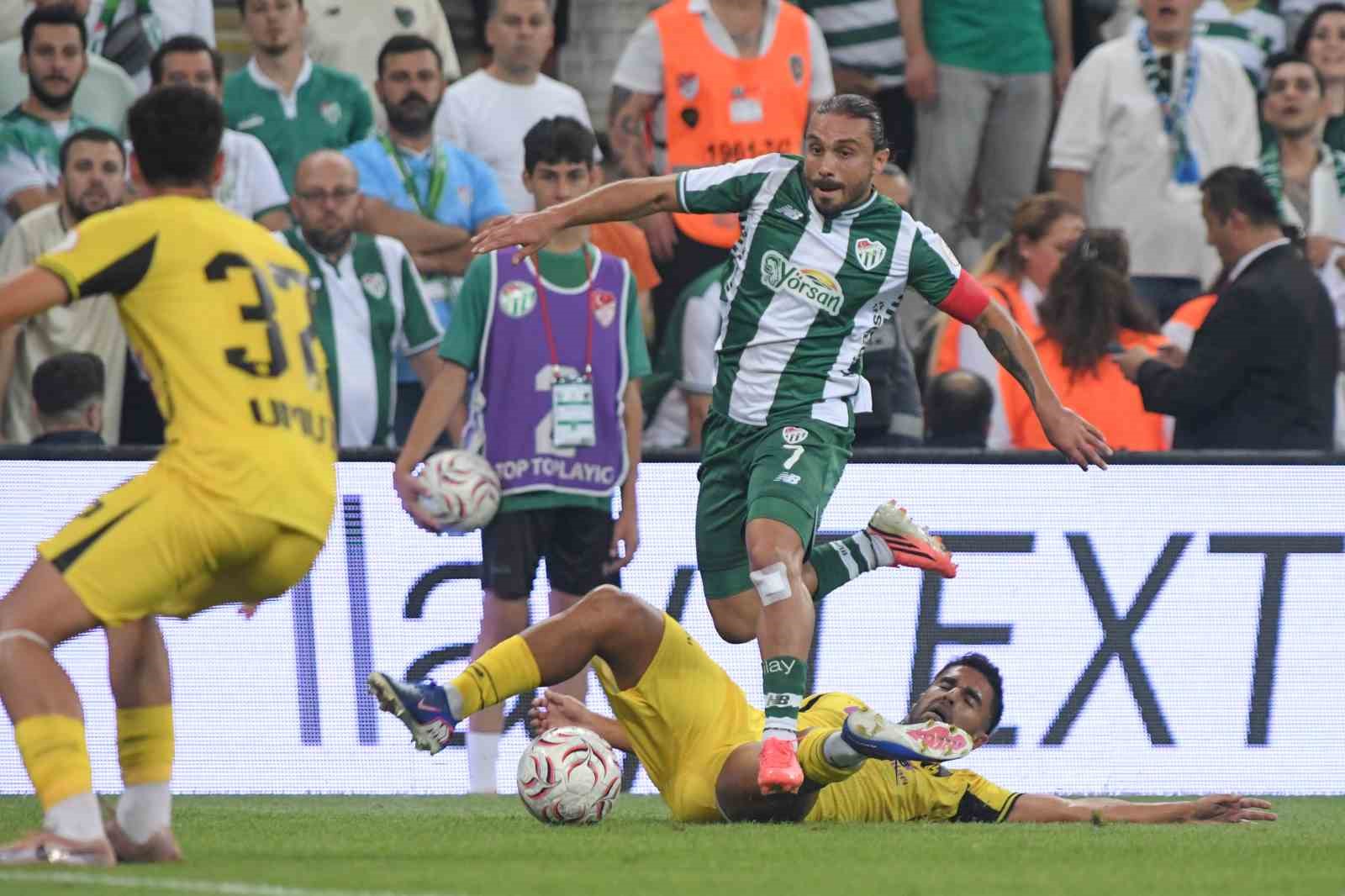 Bursaspor, İstanbulspor’u 4-0 mağlup etti